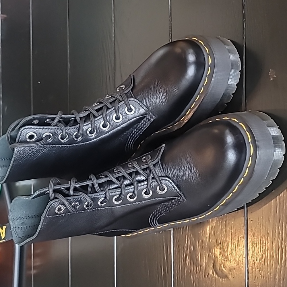 Dr. Martens Women's 1460 Black Pascal Max Platform Combat Boots Size US 7
